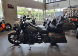
										2021 Harley-Davidson CVO Limited 117 (FLHTKSE) full									