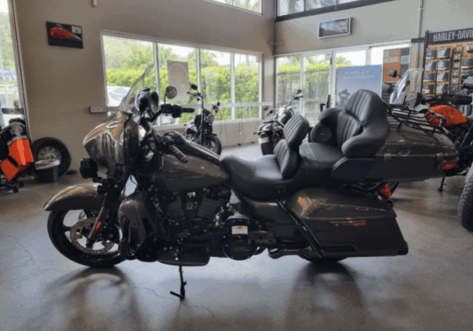 
								2021 Harley-Davidson CVO Limited 117 (FLHTKSE) full									