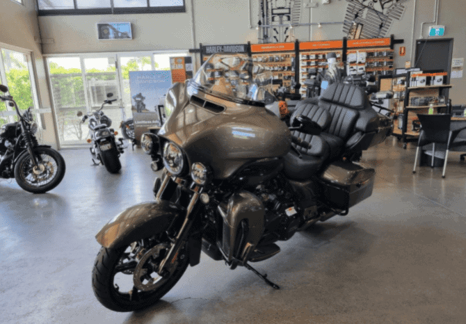 
								2021 Harley-Davidson CVO Limited 117 (FLHTKSE) full									