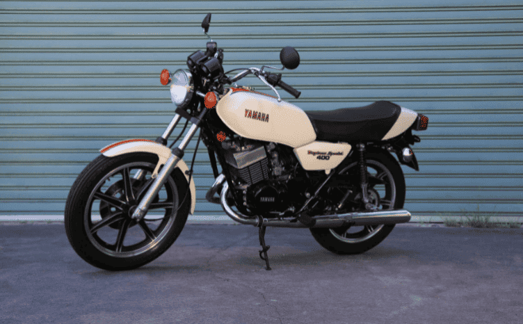 
								1979 Yamaha RD400 full									
