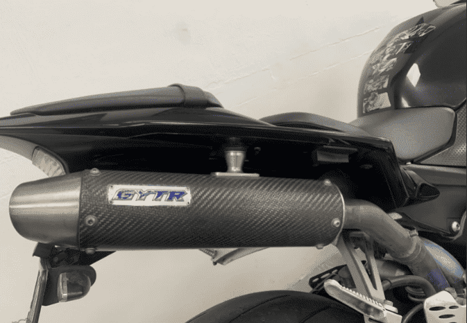 
								2010 Yamaha YZF-R1 full									