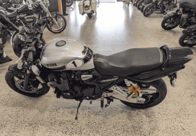 
								2016 Yamaha XJR1300 full									