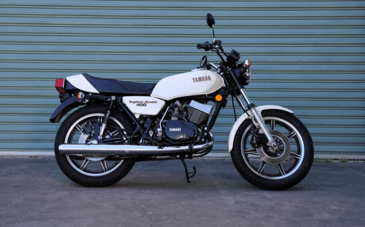 
								1979 Yamaha RD400 full									